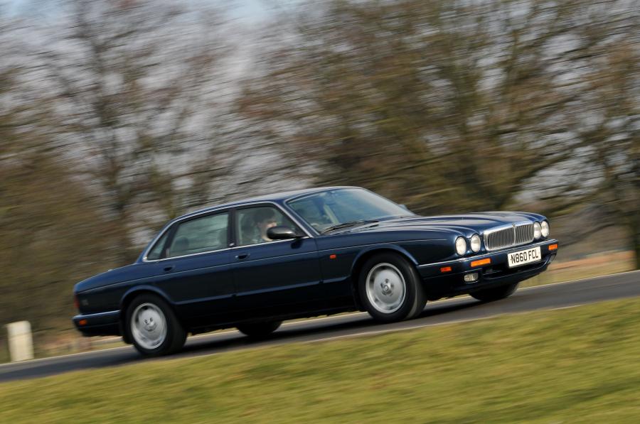  Jaguar XJ6 (X300) 1994 года  (фото 2 из 9)